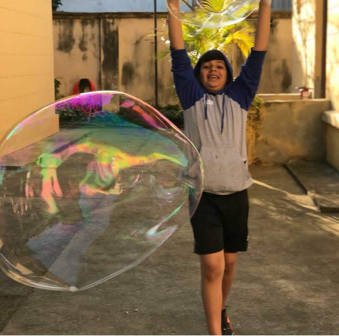 Bolhas de sab&atilde;o no museu da energia