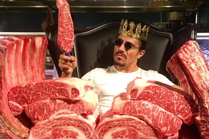 Chef turco Nusret Gökçe, o Salt Bae, anuncia que vem a SP em breve