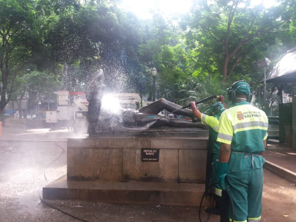 Prefeitura limpa obra pichada de Brecheret no Arouche