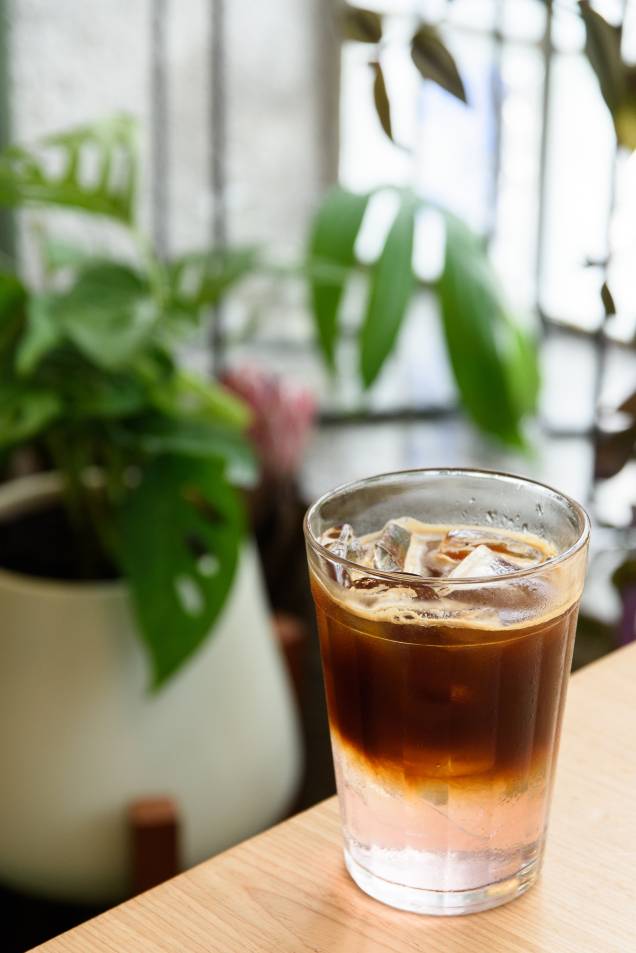 Café gelado: vai com água tônica rosé Café gelado: vai com água tônica rosé