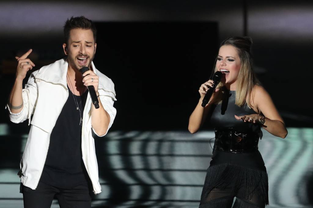 Sandy e Junior postam foto de ensaio para próxima turnê e agitam fãs