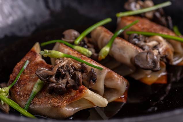 Guioza de polvo: recheados com o molusco, servidos em quatro unidades Guioza de polvo: recheados com o molusco, servidos em quatro unidades