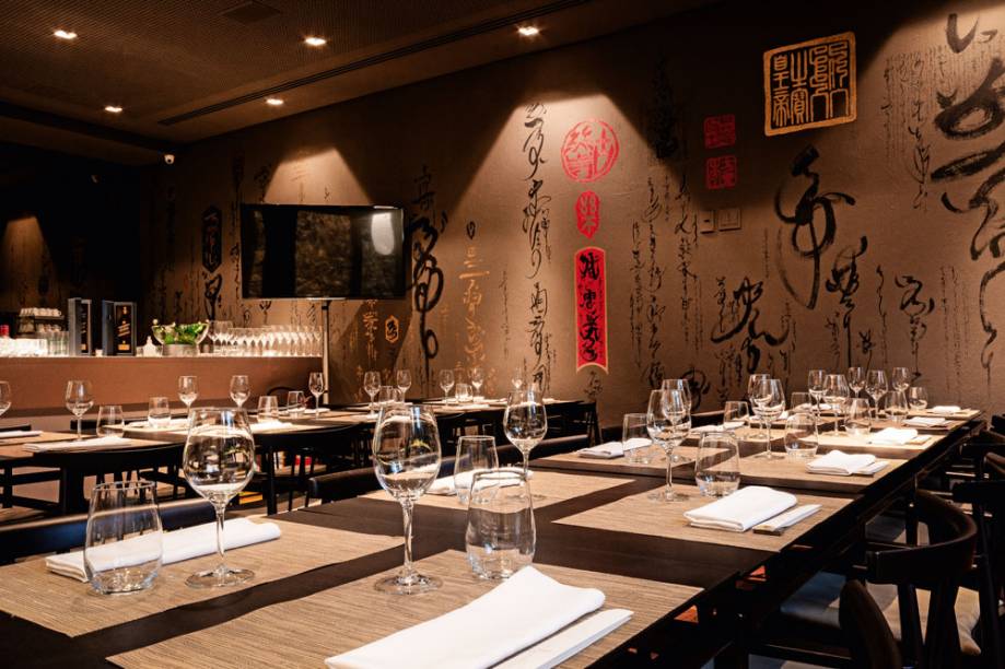 Kurâ: izakaya moderninho do empresário Marcelo Fernandes ocupa o espaço do extinto Clos Kurâ: izakaya moderninho do empresário Marcelo Fernandes ocupa o espaço do extinto Clos