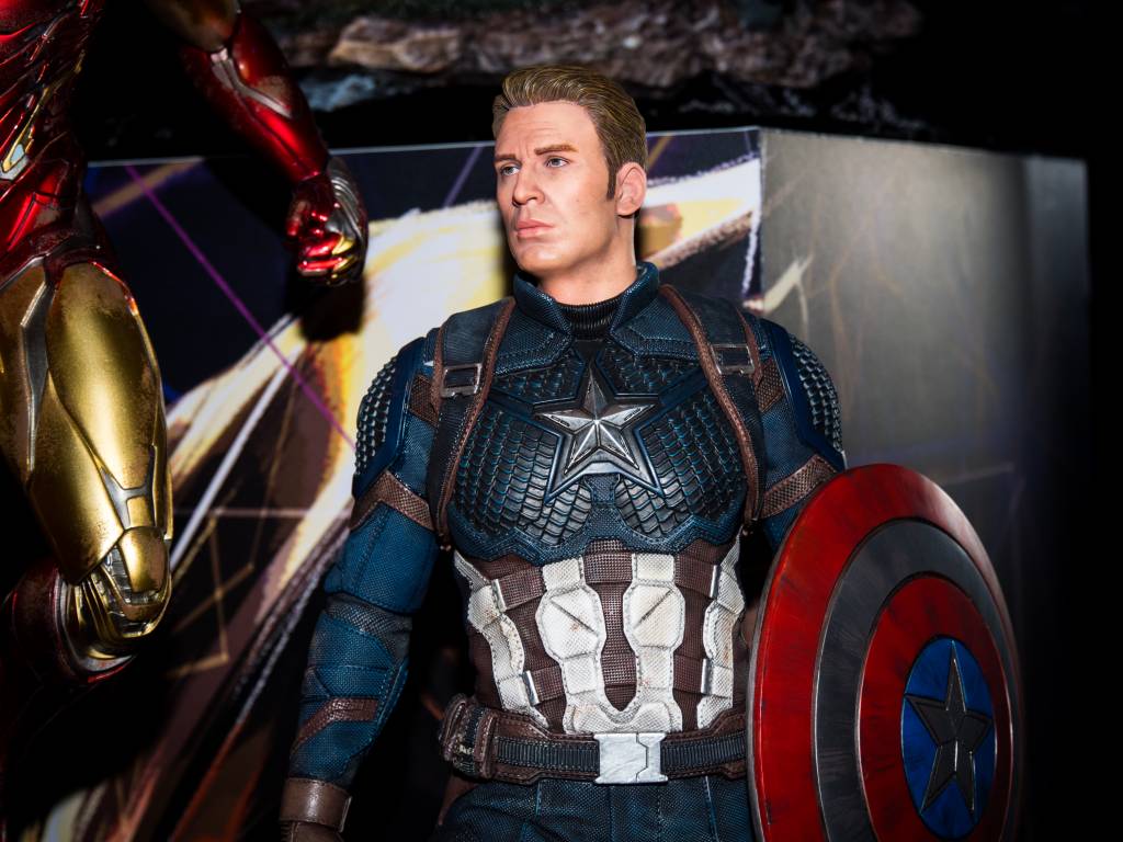 Exposição gratuita reúne bonecos em tamanho real dos Vingadores