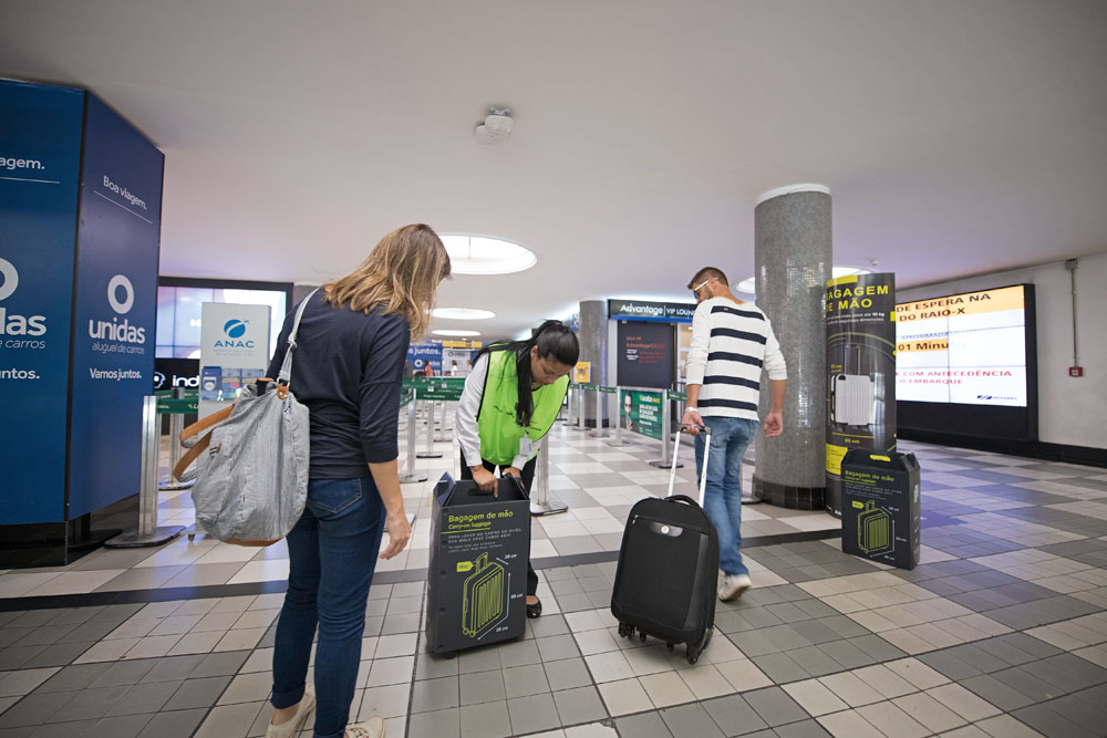 Companhias aéreas cobram pelas bagagens despachadas ou que excedem 10 quilos.