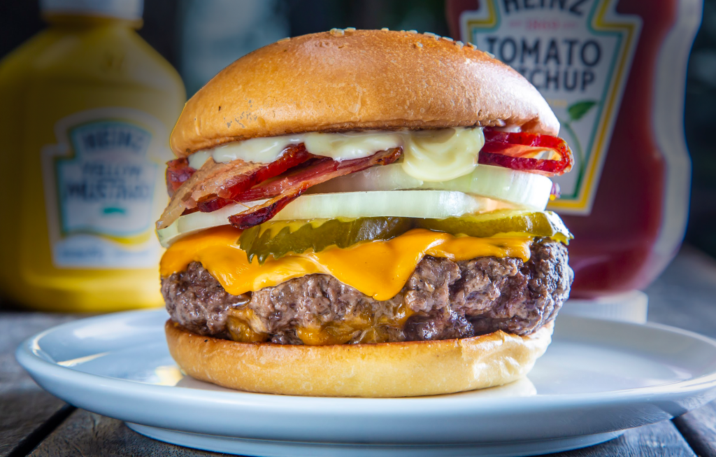 Caravana leva comilões a quatro hamburguerias em um só dia