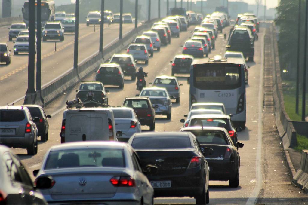 Vai viajar? Saiba como estão as estradas neste sábado (10) de manhã