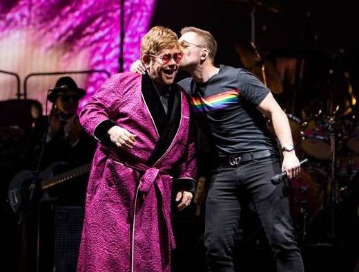 Elton John e Taron Egerton surpreendem fãs cantando juntos Your Song