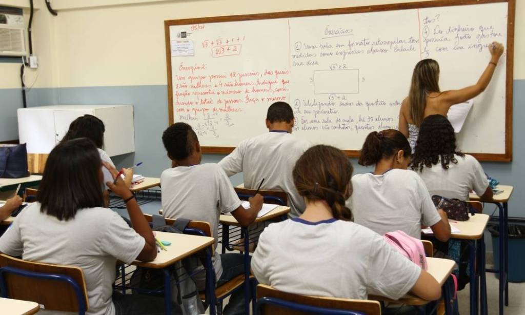 Quase um quarto dos jovens brasileiros não estuda nem trabalha