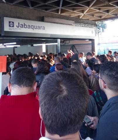 Falha na Linha 1-Azul provoca caos em estações do Metrô