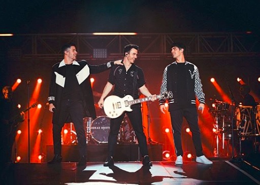 Após 10 anos, Jonas Brothers lançam novo álbum com músicas inéditas