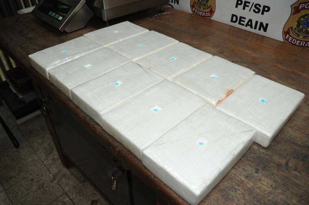 Idosa é presa com mais de 8 quilos de cocaína no Aeroporto de Guarulhos