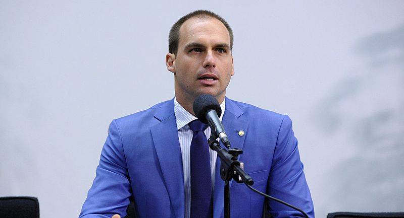 MPF entra com ação contra Eduardo Bolsonaro em Embaixada nos EUA