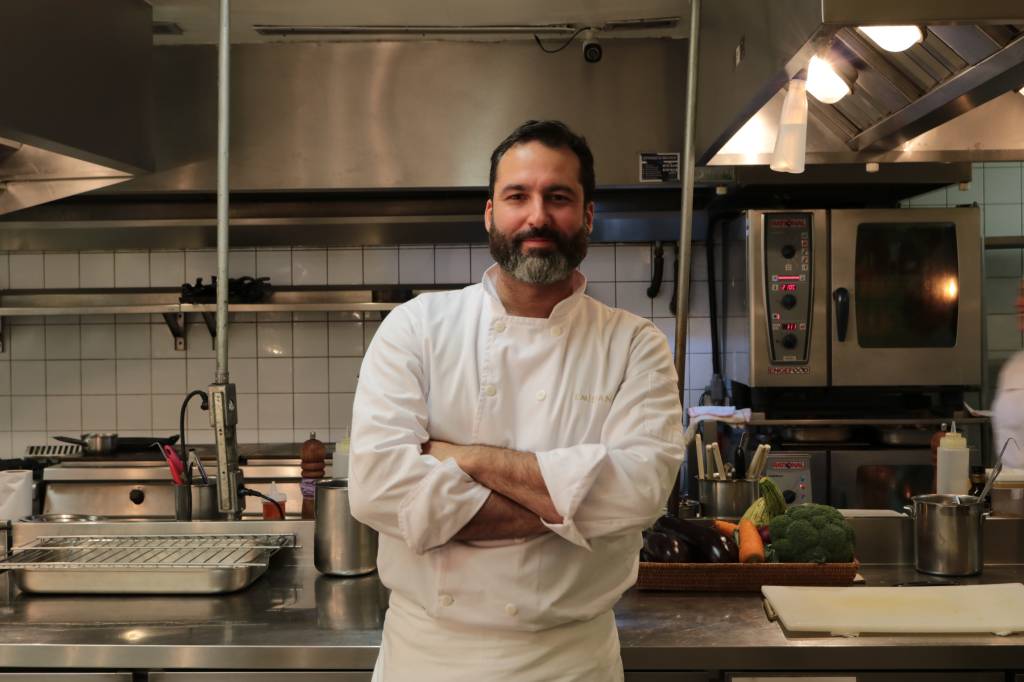 Restaurante Emiliano tem novo chef vindo de uma das cozinhas de Alex Atala