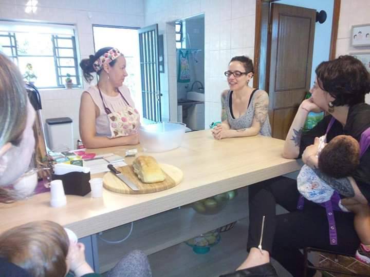 Psicóloga ensina pacientes a fazer pães em sessões de terapia