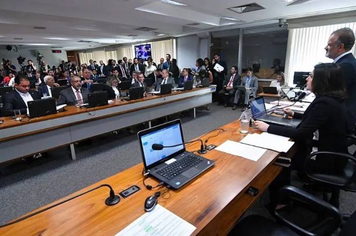 Avança no Senado projeto que prevê punição maior para ‘stalkers’