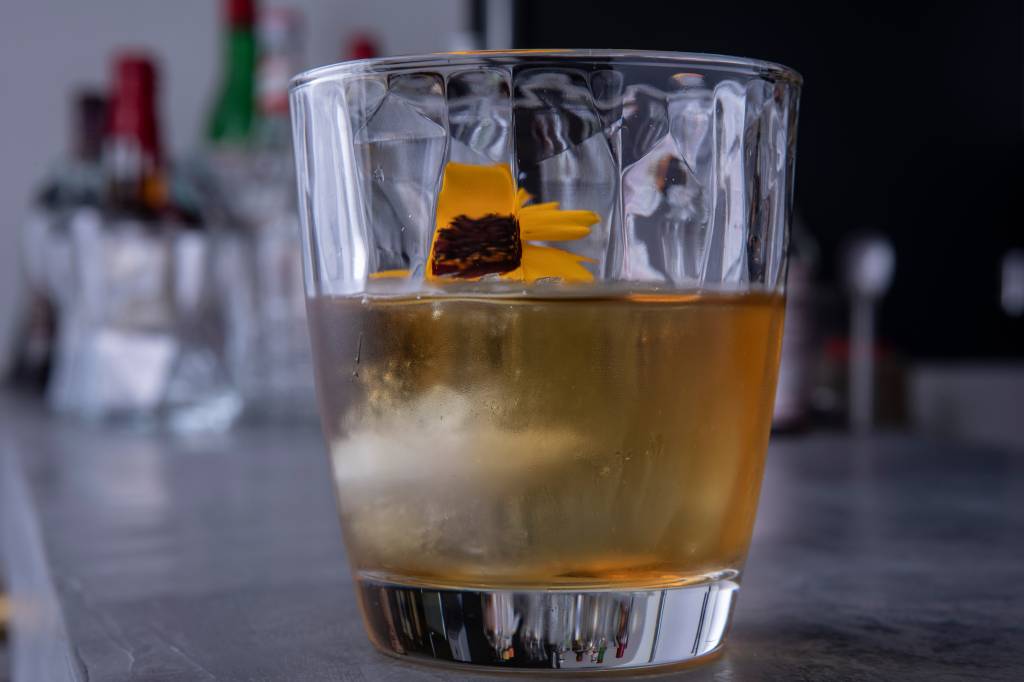 Restaurante MiCi inaugura pequeno bar subterrâneo; leia a crítica
