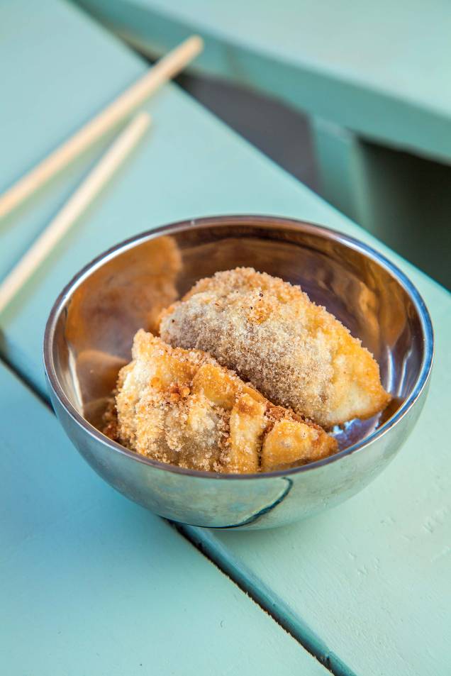 Guioza frita: recheada de doce de leite com banana Guioza frita: recheada de doce de leite com banana