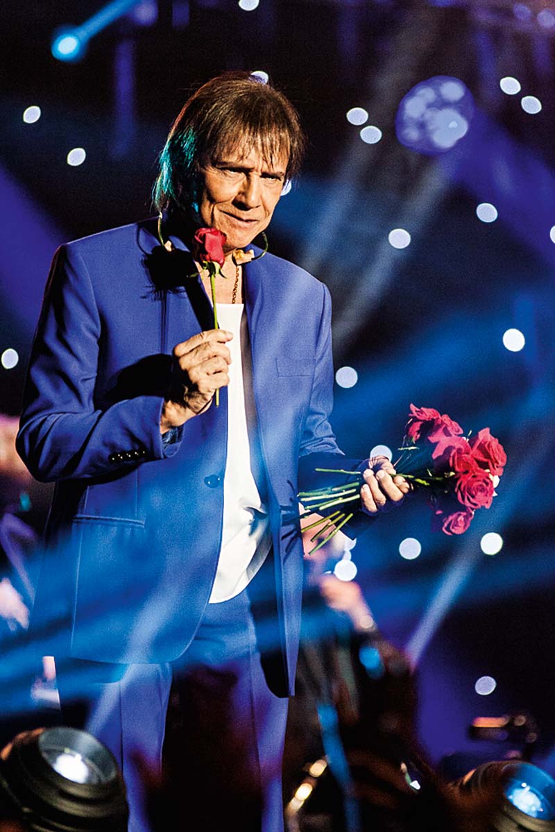 Roberto Carlos confirma live neste fim de semana