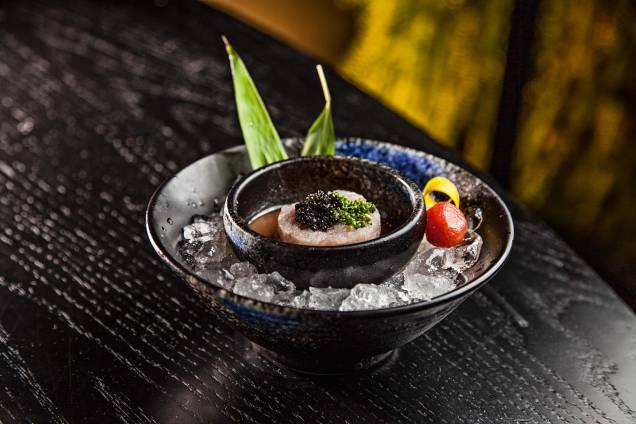 <span>Tartare de salmão com caviar: uma das sugestões frias</span> <span>Tartare de salmão com caviar: uma das sugestões frias</span>