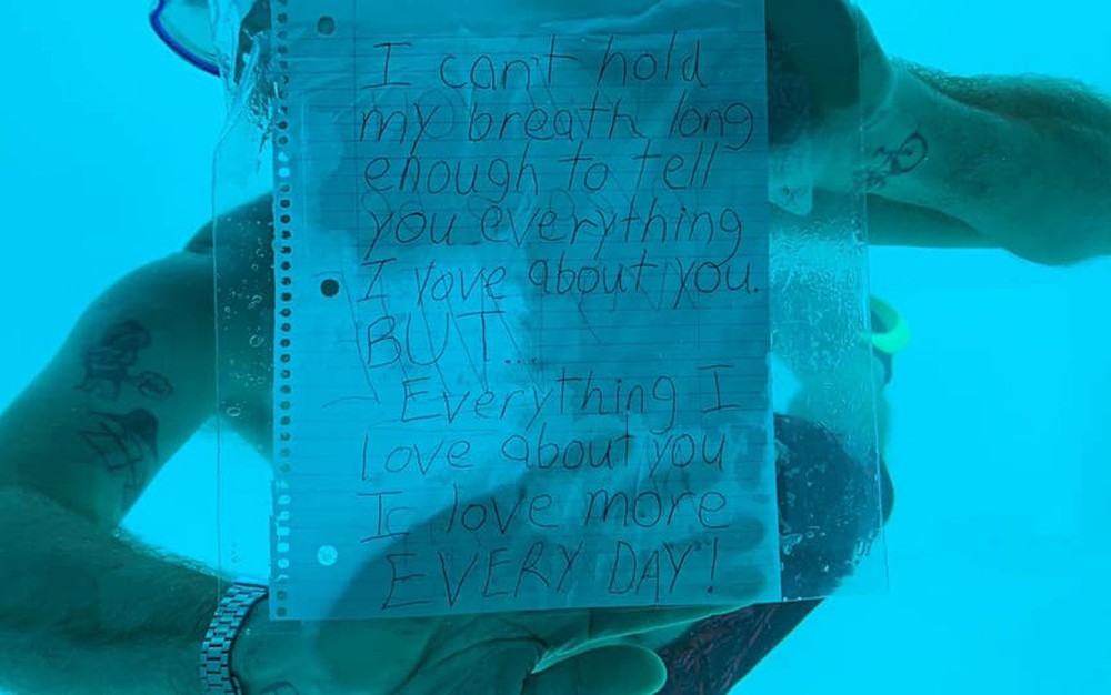 Após pedir namorada em casamento debaixo d’água, homem morre afogado