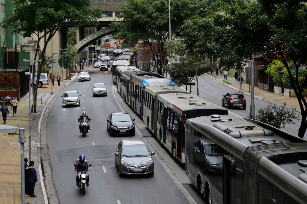 Poluição causada por ônibus cai mais de 50% durante a pandemia na capital