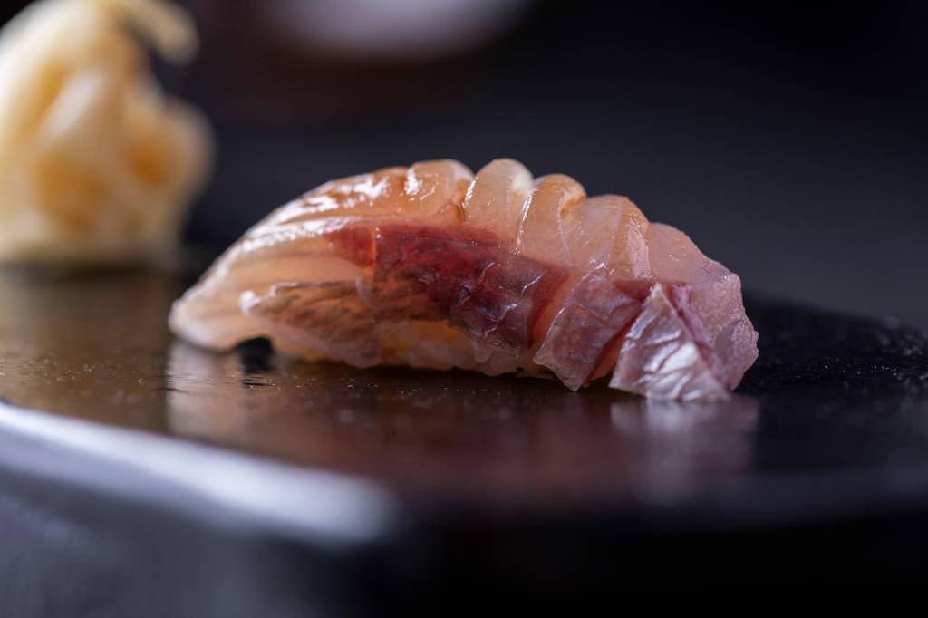 <span>Sushi de pargo: servido sobre arroz japonês morninho</span> <span>Sushi de pargo: servido sobre arroz japonês morninho</span>