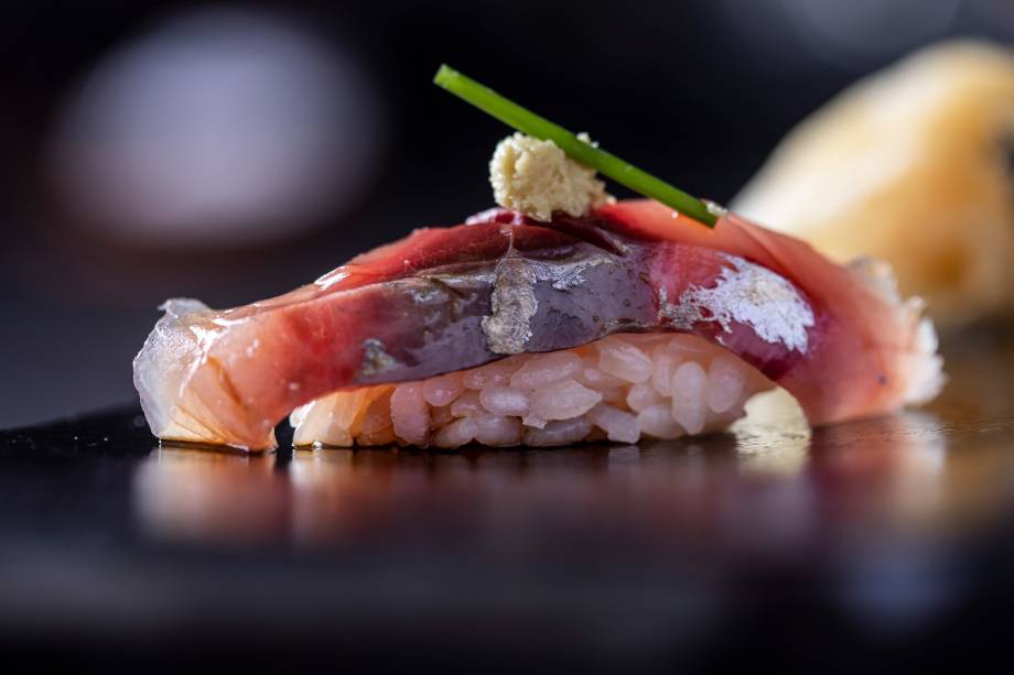 Niguiri: recebe peixes como o carapau com gengibre Niguiri: recebe peixes como o carapau com gengibre