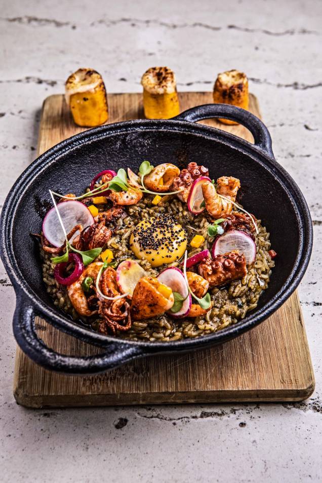 Arroz norteño: com frutos do mar e gema de ovo Arroz norteño: com frutos do mar e gema de ovo