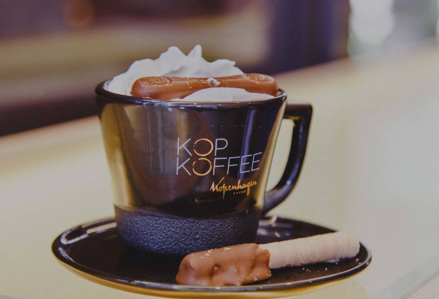 Capuccino com língua de gato
