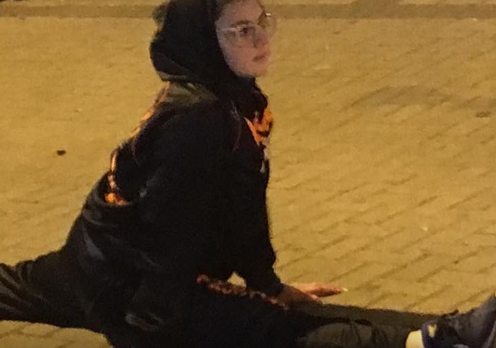 Menina de 11 anos morre após tentar dar “mortal” na cama em Jundiaí