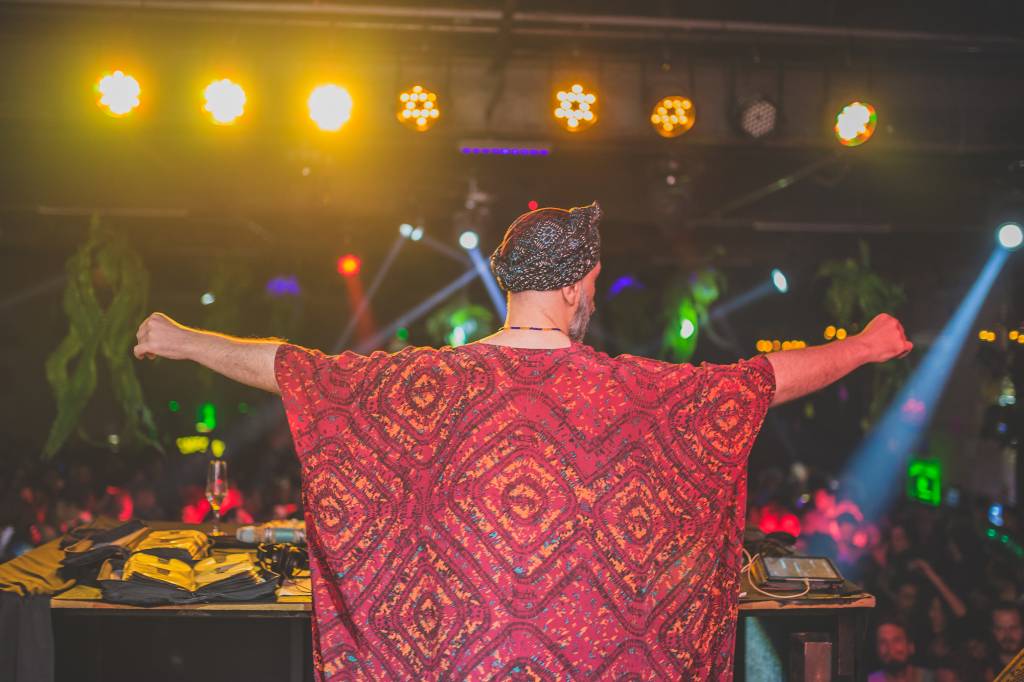 Laje Pirajá recebe festa de brasilidades com open bar no feriado