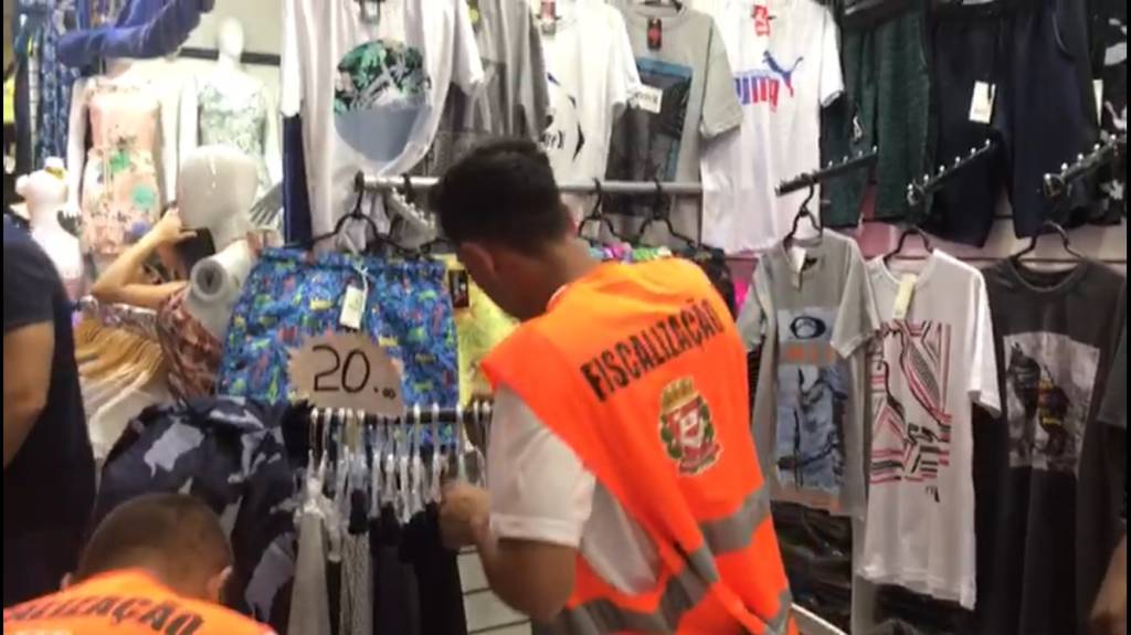 Prefeitura faz ação contra pirataria no centro
