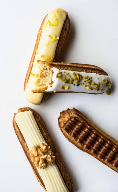 Éclairs: limão-siciliano, pistache, chocolate e nozes Éclairs: limão-siciliano, pistache, chocolate e nozes