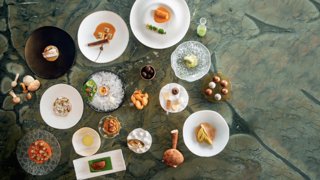 Tuju é o novo restaurante cinco-estrelas pelo COMER & BEBER