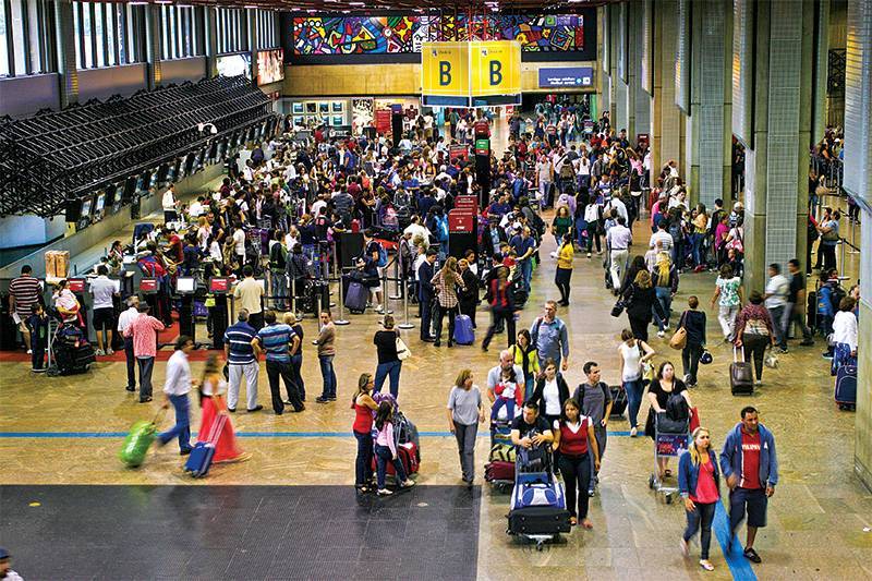 Protestos no Chile causam atrasos nos voos no Aeroporto de Guarulhos
