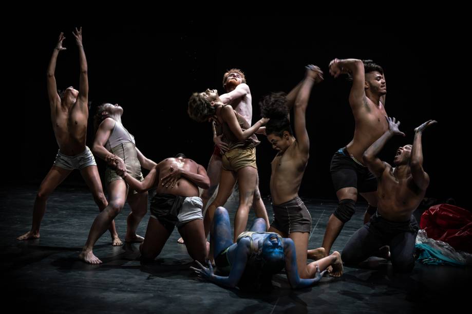 Lia Rodrigues Cia de Danças: espetáculo Fúria Lia Rodrigues Cia de Danças: espetáculo Fúria