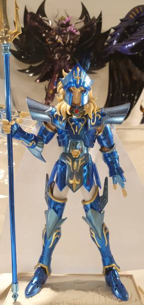 Poseidon, personagem do desenho Cavaleiros do Zod&iacute;aco, da Bandai: 499,99 reais
