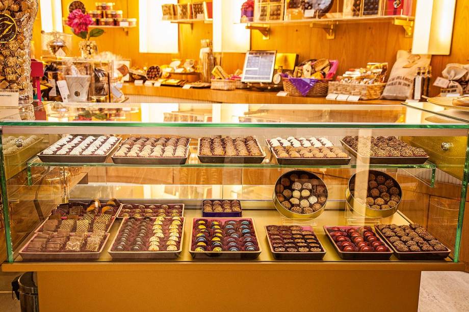 Vitrine: bombons variados Vitrine: bombons variados