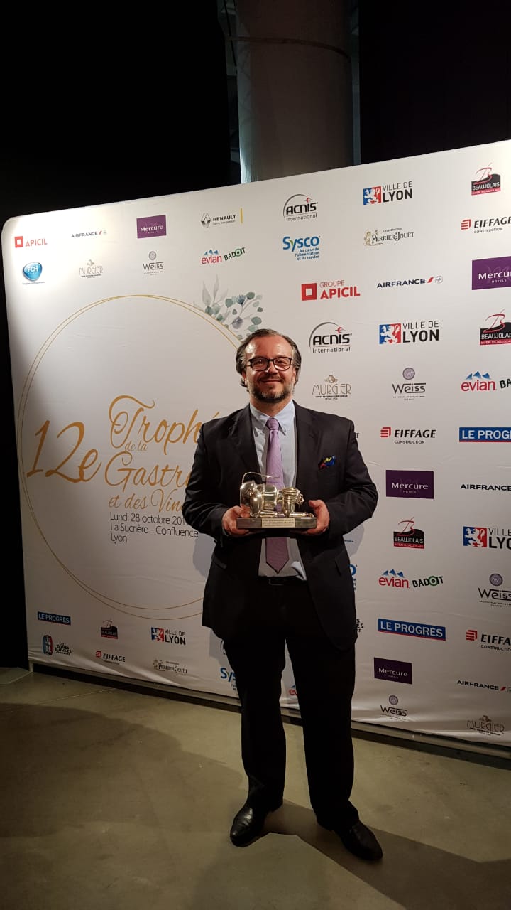 Chef Renato Carioni, do Così, recebe prêmio na França