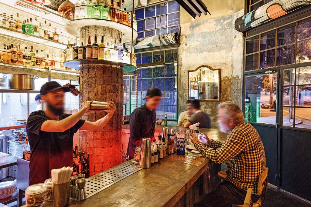 Regô ocupa antigo bar na República com drinques elaborados; leia a crítica