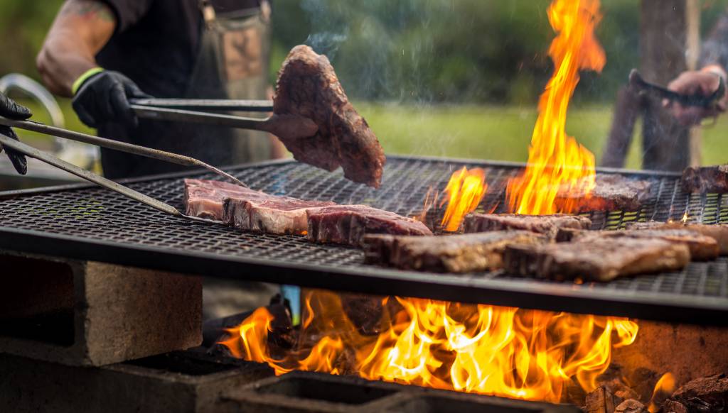Churrasco à vontade no Bárbaros BBQ