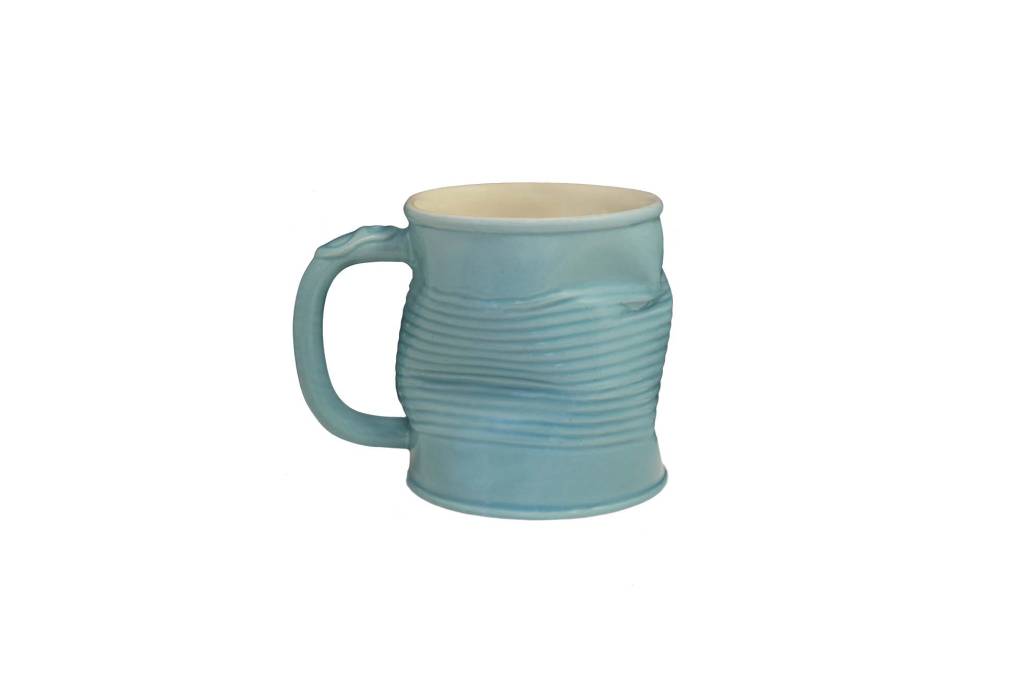 Caneca de lata amassada Caneca de lata amassada