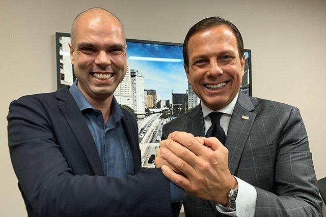 Doria e Covas suspendem gratuidade para idosos de 60 a 65 anos no transporte