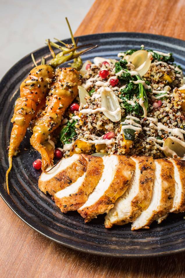 Salada de couve kale: pode ir com cenouras e frango Salada de couve kale: pode ir com cenouras e frango