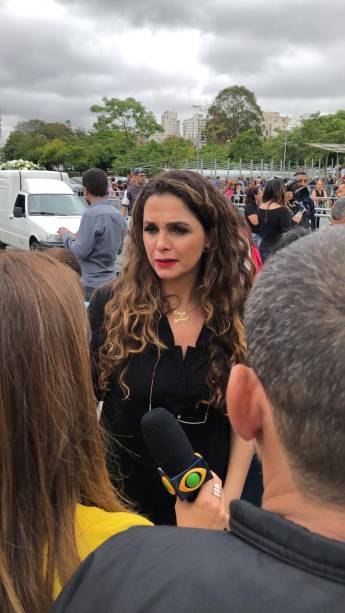 Luiza Ambiel: autorização para 'recriar' a Banheira do Gugu no YouTube