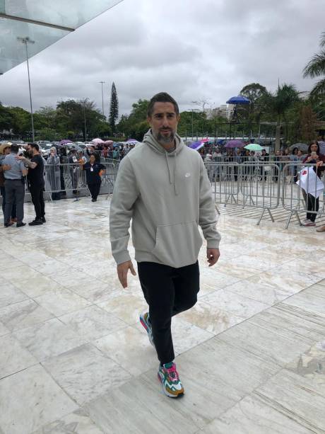 Marcos Mion: apresentador da 'Fazenda' foi despedir-se do colega Marcos Mion: apresentador da 'Fazenda' foi despedir-se do colega