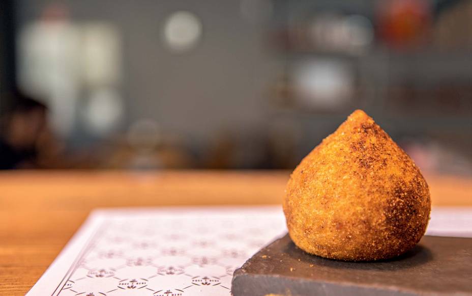 Coxinha vegana recheada de abobrinha