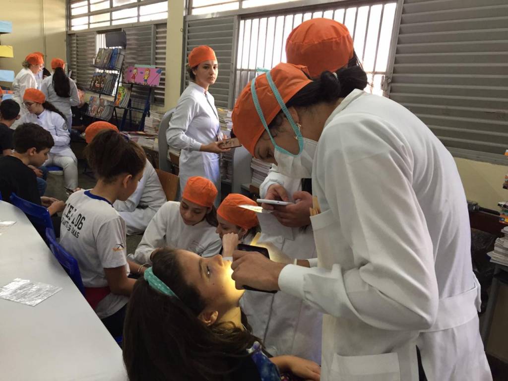 ONG seleciona jovens de baixa renda para tratamento odontológico gratuito