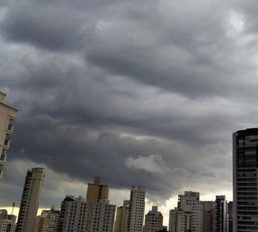 Nova frente fria chega a São Paulo e tempo muda